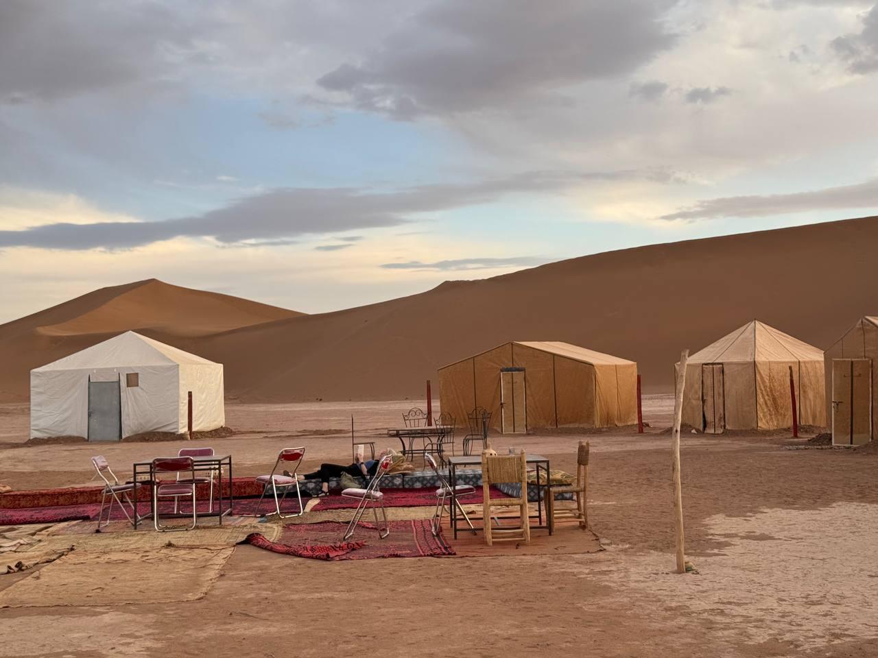 Campement Sauvage dans les Dunes d’Erg El Mhazil
